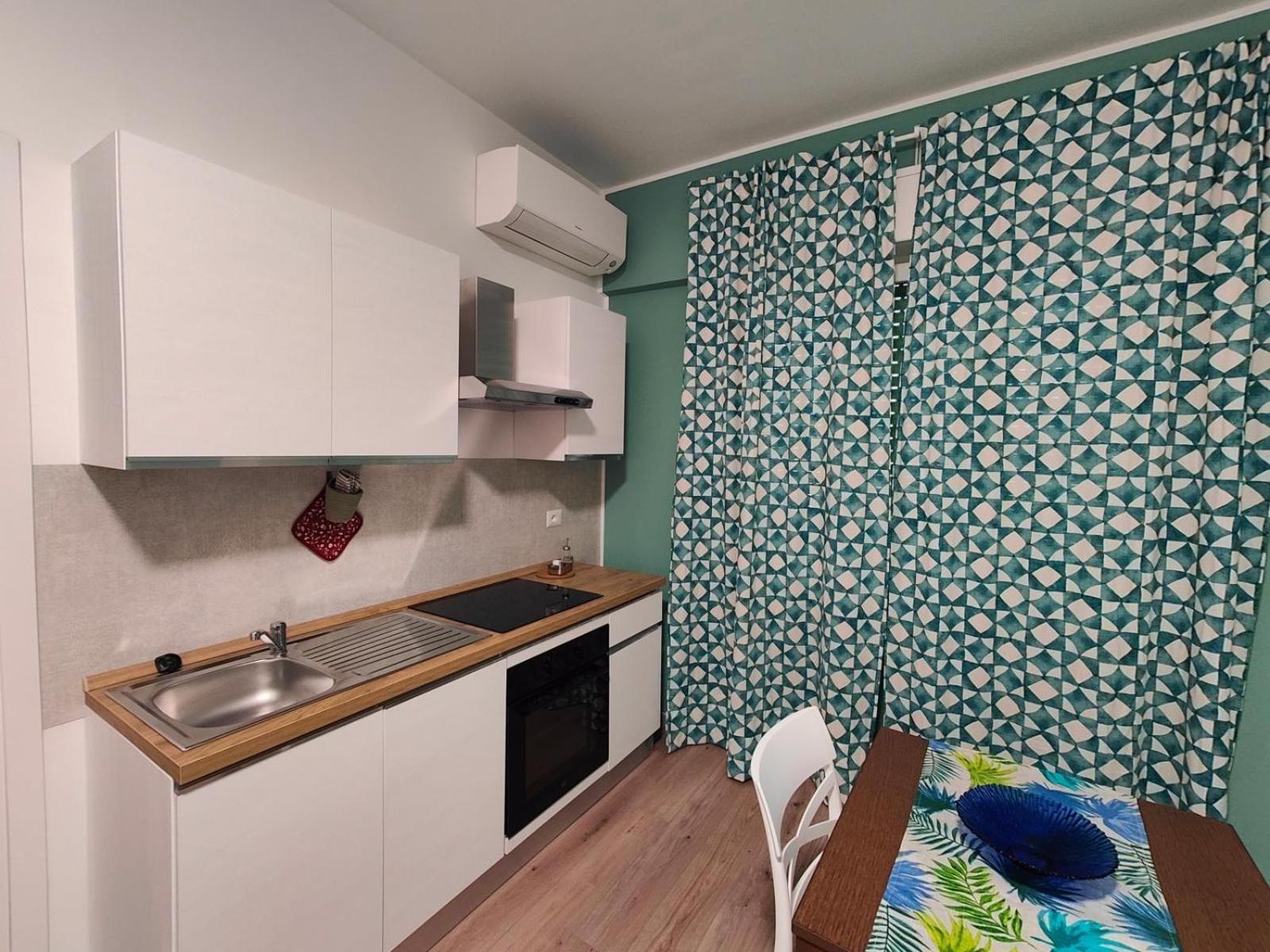 Colorland Apartment Rom